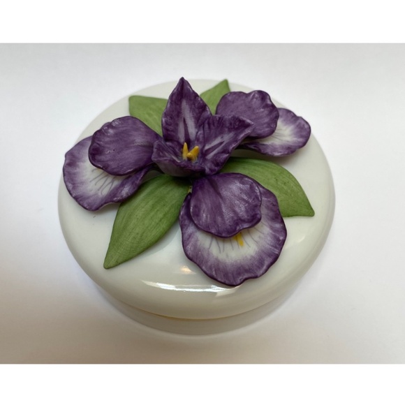Vintage Lenox Blue Flag Iris Porcelain Trinket Box - Picture 6 of 8